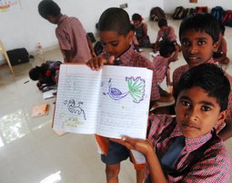 Schulkinder in Vellakulam